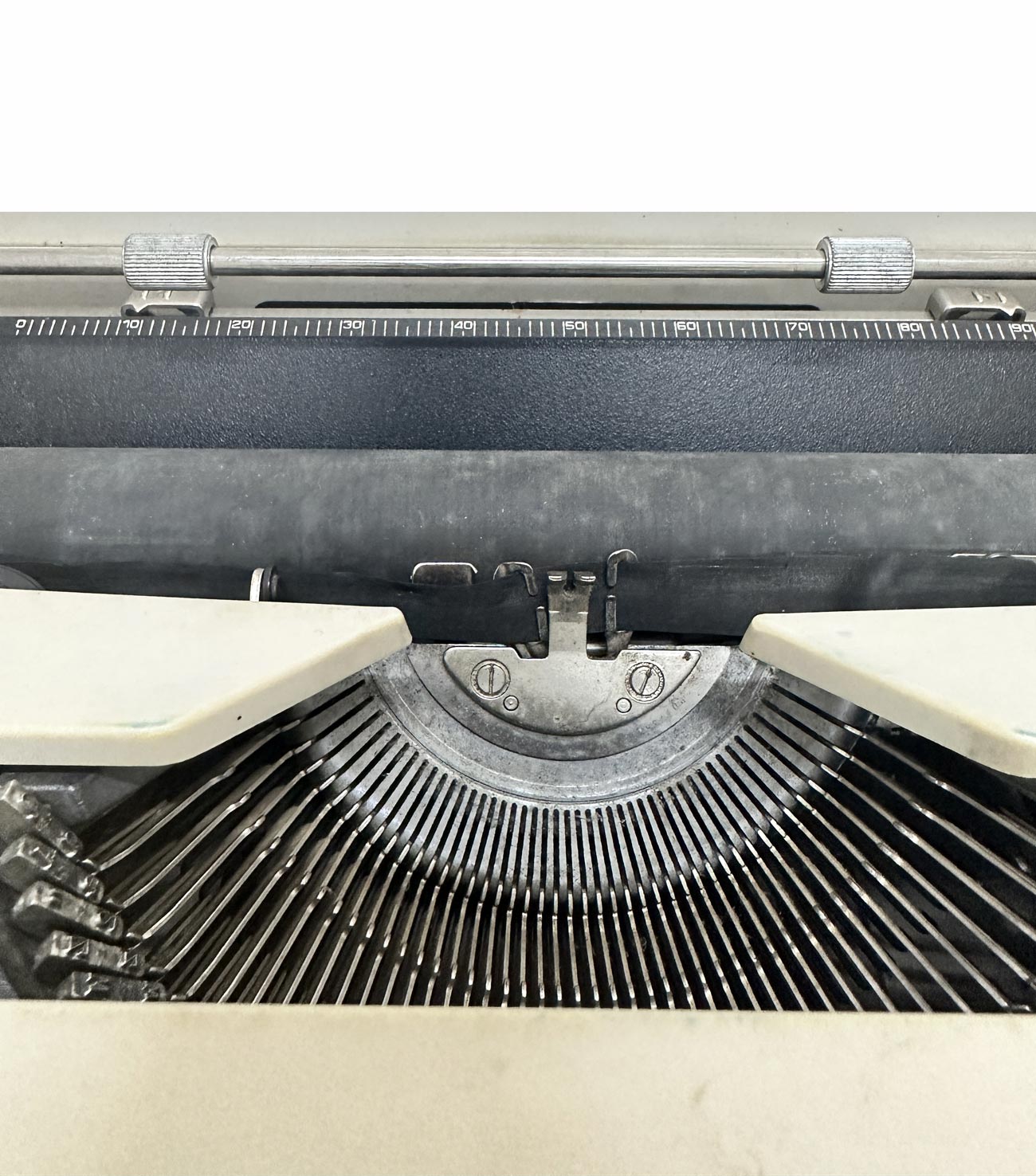 Olivetti Lettera 25 Portable Typewriter Artisera